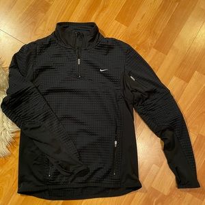 SOLD ✅ Quarter zip Nike Sphere Thermal long sleeve